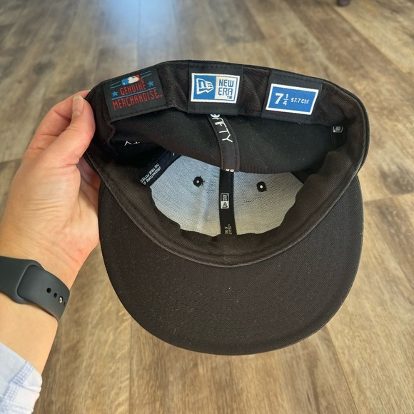 Boston Redsox Black Flat-Rimmed Baseball Hat - 57.7cm 7.25 MLB Merchandice - Picture 2 of 4